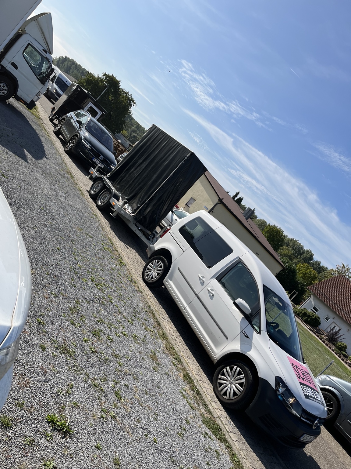 Transportfahrzeug mit mobiler Videowand