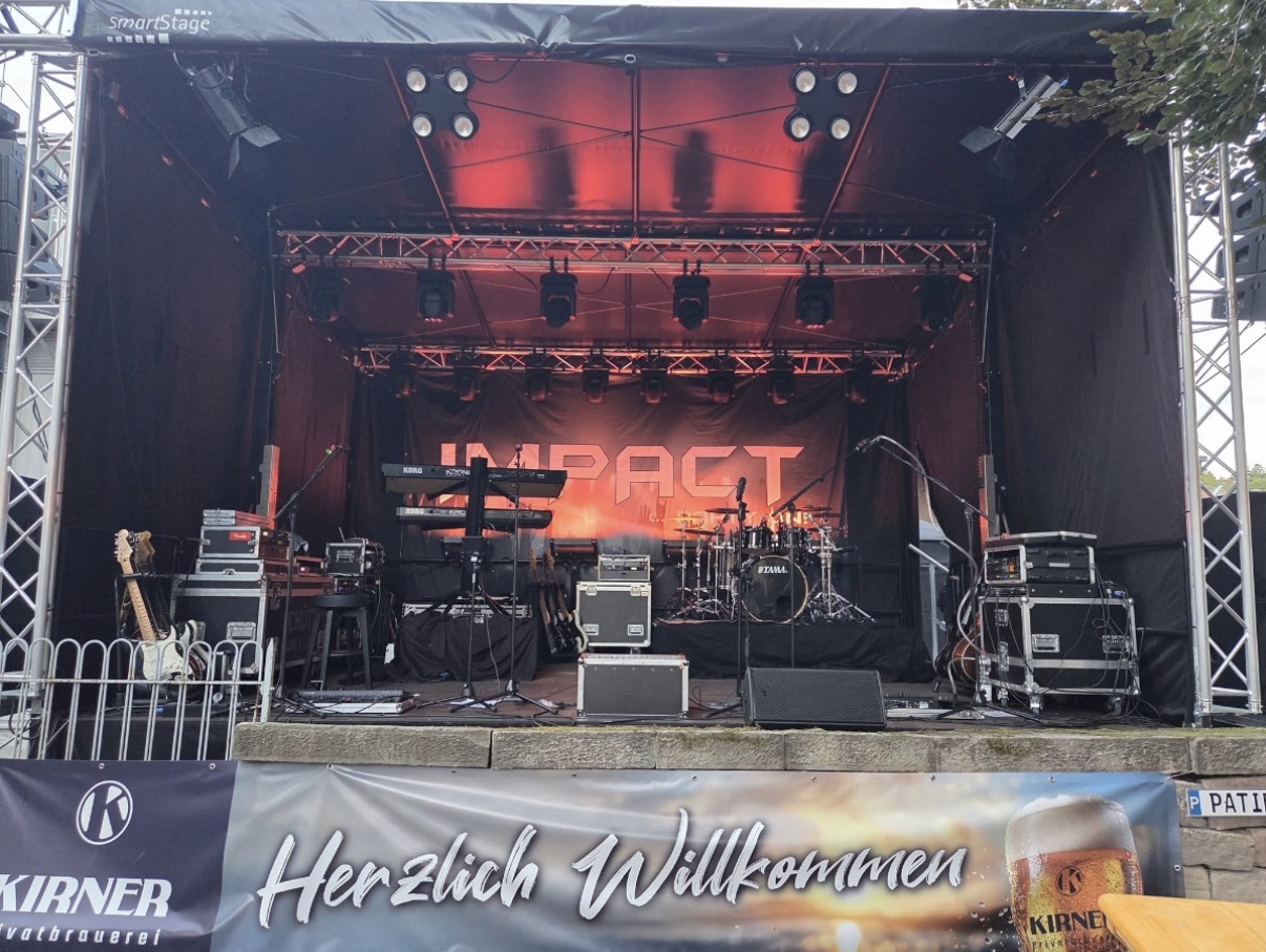Vorbereitete Bühne für einen Live-Auftritt